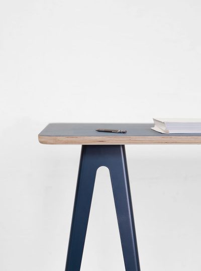 Trestle Table door David Derksen