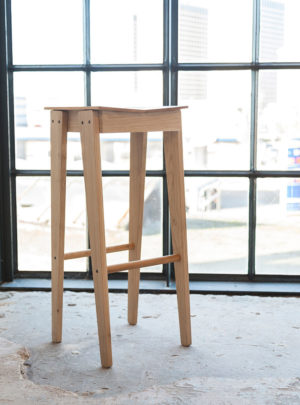 Tilt Bar Stool door Floris Hovers