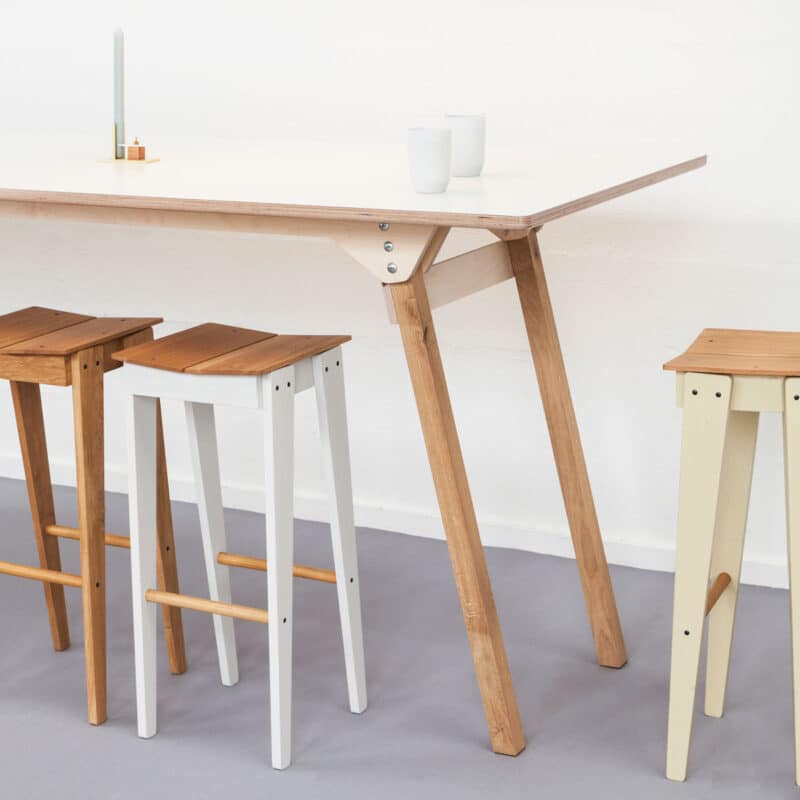 Vij5 Tilt Bar Stool by Floris Hovers 2019 (image by Vij5) setting (2) vierkant Vij5 Tilt Bar Stool by Floris Hovers 2019 (image by Vij5) setting (2) vierkant