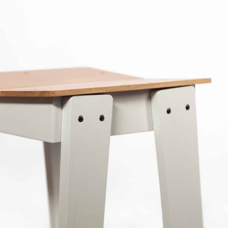 Vij5 Tilt Bar Stool by Floris Hovers 2019 (image by Vij5) white detail Vij5 Tilt Bar Stool by Floris Hovers 2019 (image by Vij5) white detail