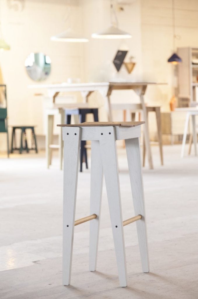 vij5 tilt bar stool by floris hovers @ object rotterdam 2019 image by vij5 img 1925 press 768x1158 1