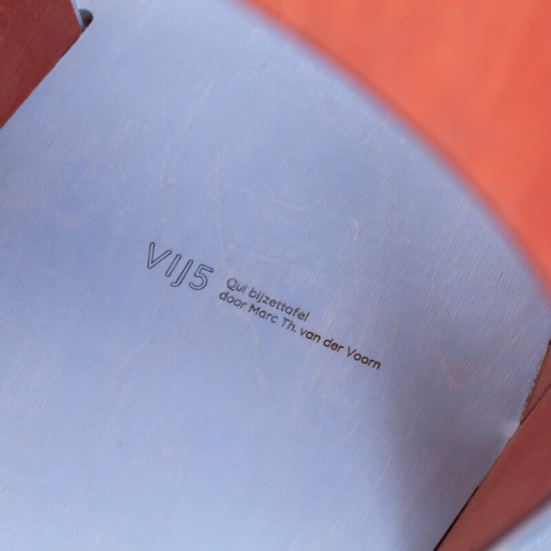 Vij5 Qui bijzettafeltje door Marc Th van der Voorn (image by Vij5 2026) WEBSHOP IMG 2621 copy Vij5 Qui bijzettafeltje door Marc Th van der Voorn (image by Vij5 2026) WEBSHOP IMG 2621 copy